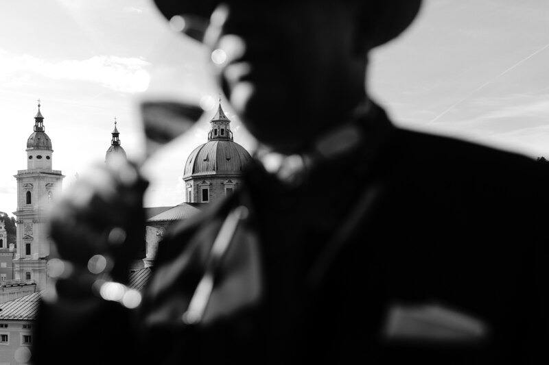 Wedding photography portfolio in Italy: Photo of a man in defocus on the background of the church