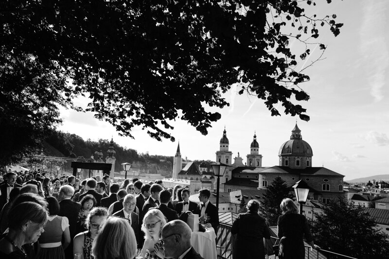 Wedding photography portfolio in Italy: Guests are sitting on the restaurant’s large terrace with city views