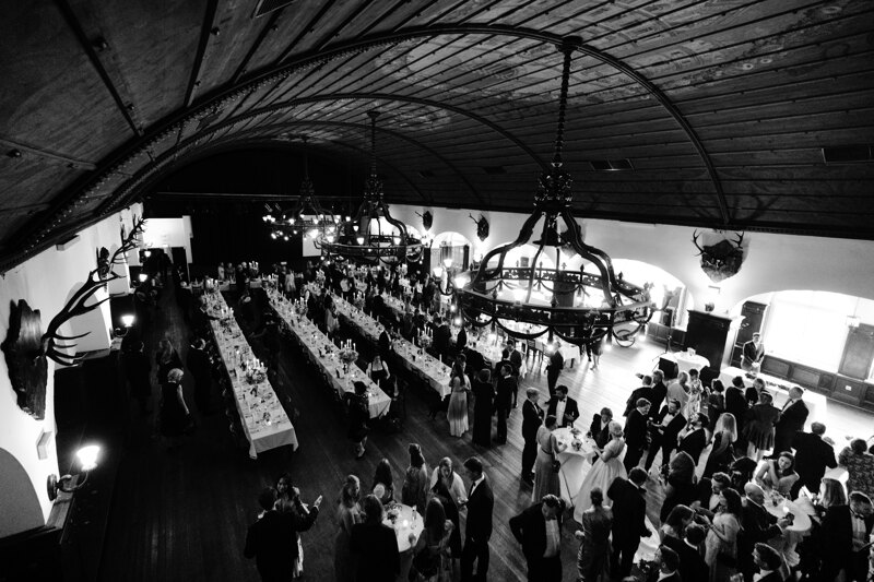 Wedding photography portfolio in Italy: Large, spacious wedding room filled with guests