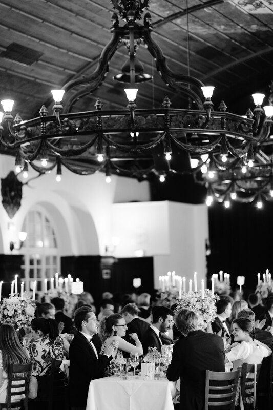 Wedding photography portfolio in Italy: Guests are sitting at the festive tables in the restaurant hall