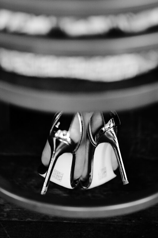 Wedding photography portfolio in Italy: Silver bride shoes