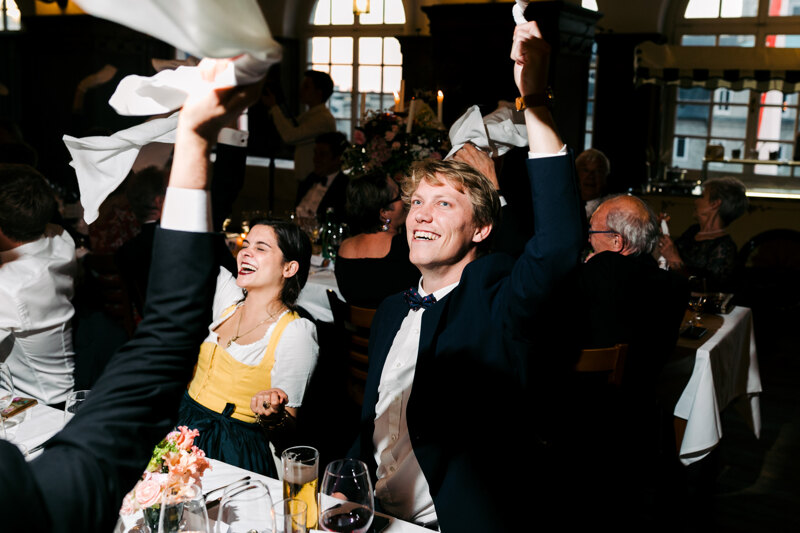 Wedding photography portfolio in Italy: Guests have fun celebrating their wedding in the banquet hall at the table
