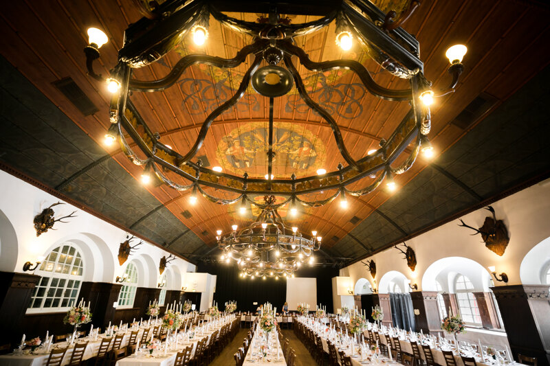 Wedding photography portfolio in Italy: Large, bright and spacious banquet room for a wedding