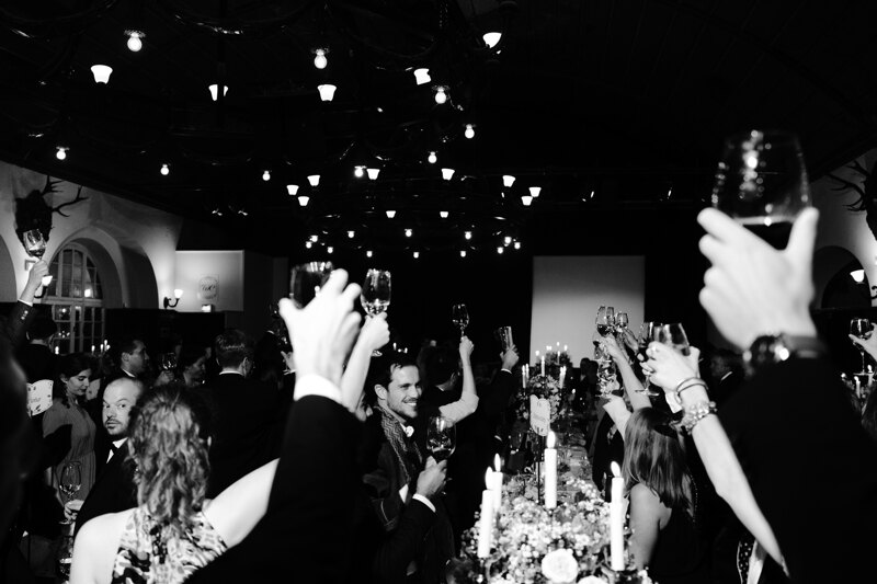 Wedding photography portfolio in Italy: Guests standing raise their glasses up