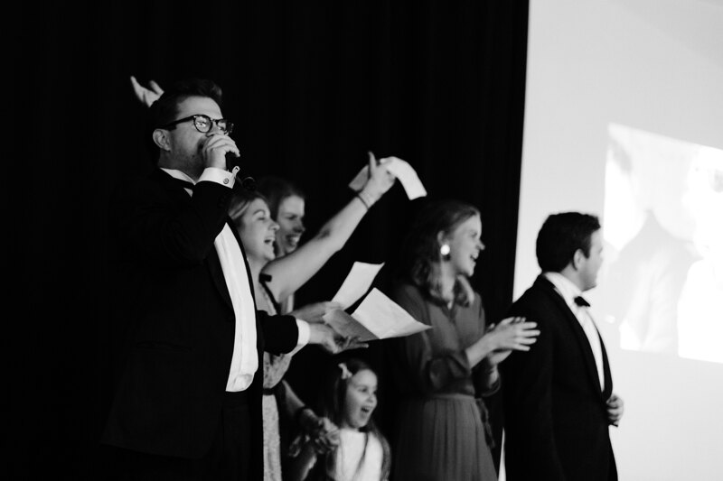 Wedding photography portfolio in Italy: Guests have fun at the wedding
