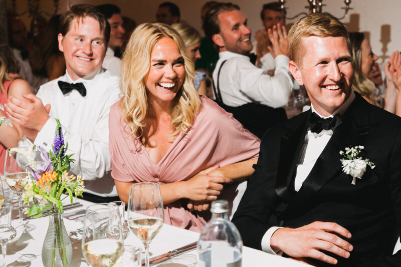 Wedding photography portfolio in Italy: Guests sincerely smile at the table