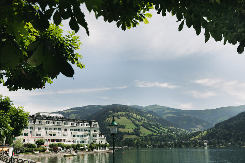 Wedding photography portfolio in Italy: Large complex near a mountain lake, among the mountains