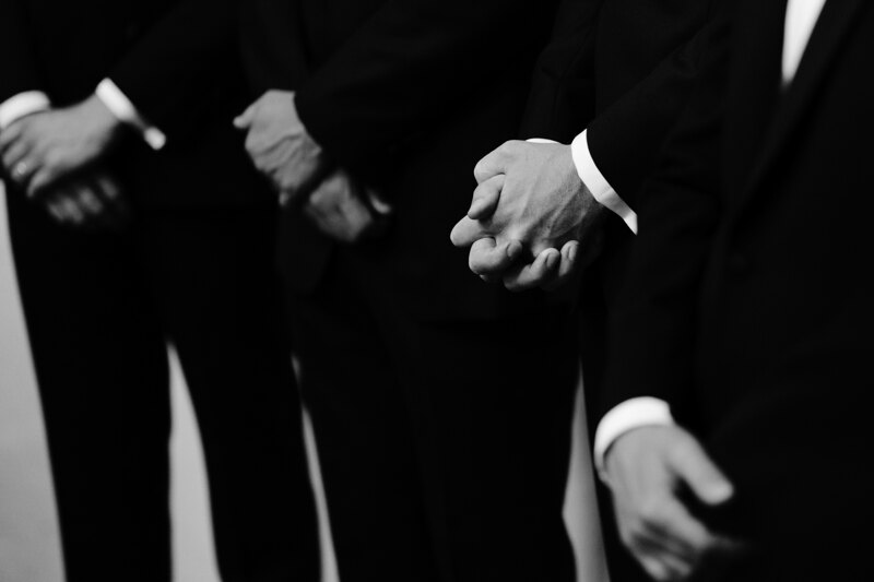 Wedding photography portfolio in Italy: Hands of friends of the groom