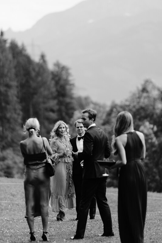 Wedding photography portfolio in Italy: Photos of guests at the wedding