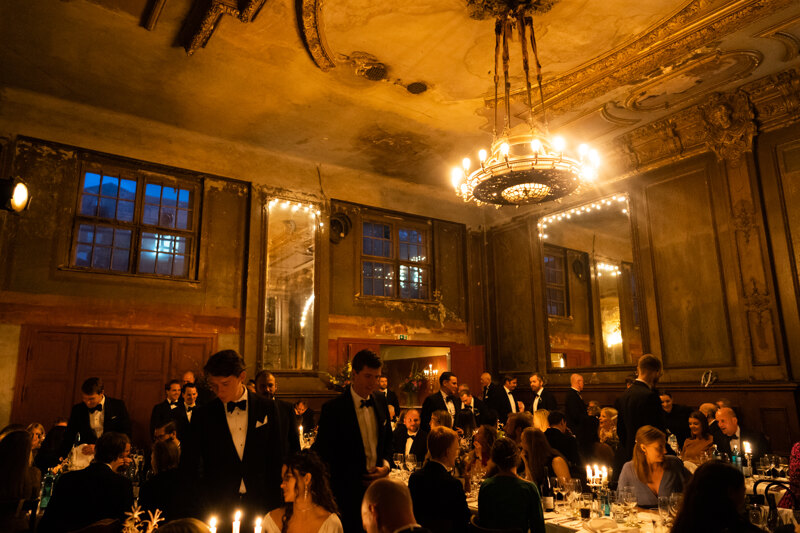 Wedding Photographer in Milan: Wealthy guests, in expensive tuxedos and luxurious dresses, have fun at a wedding