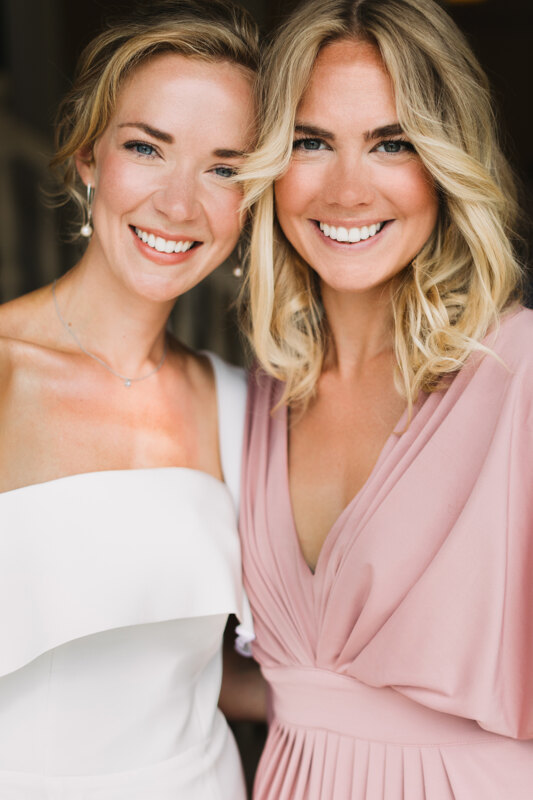 Wedding Photographer in Milan: Bride with her friend smiling sincerely at the camera