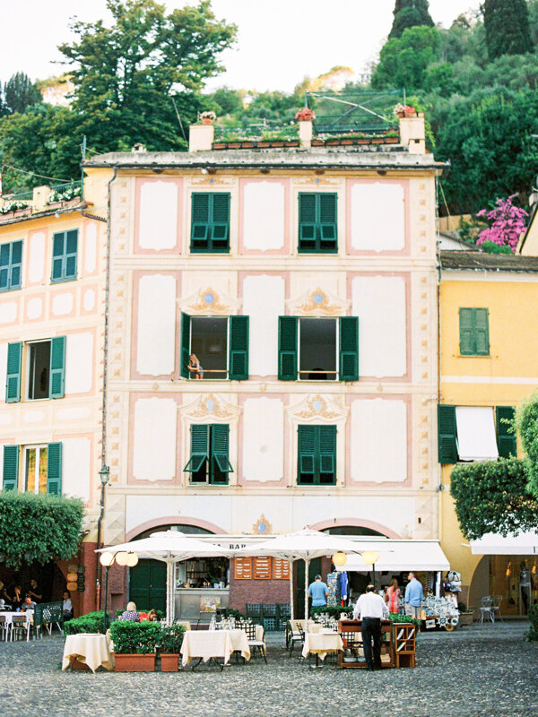 Wedding photography portfolio in Italy: Interesting house with original windows in Portofino