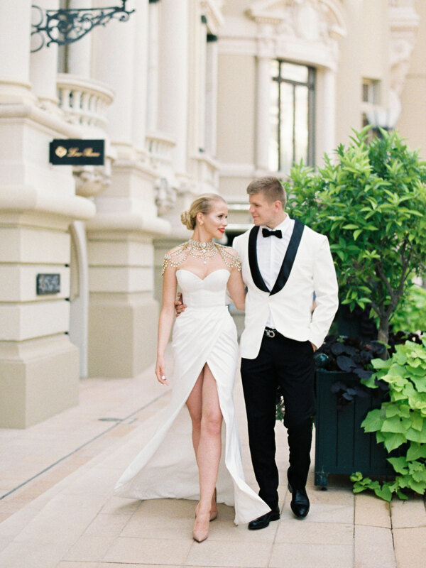 Wedding photography portfolio in Italy: Elegant couple bride and groom stepping forward together