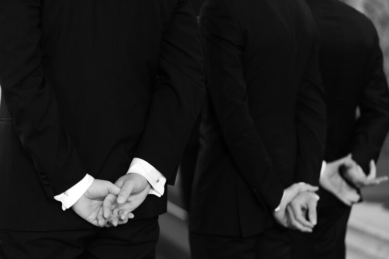 Wedding photography portfolio in Italy: Groom and his friends keep their hands behind their backs, fingers crossed