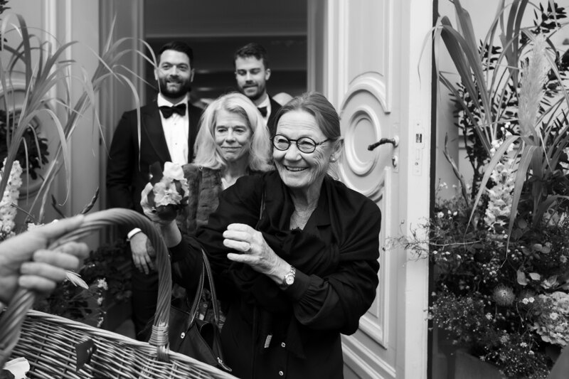 Wedding photography portfolio in Italy: Sincere and smiling guests leave the church