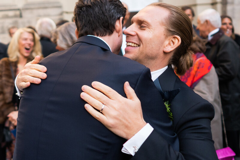 Wedding photography portfolio in Italy: Guests congratulate the newlyweds on their marriage
