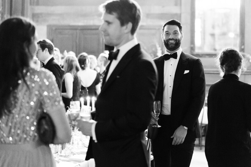 Wedding photography portfolio in Italy: Happy guest with a glass of champagne in hand, cute smiling in frame