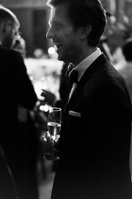 Wedding photography portfolio in Italy: Happy guest with a glass of champagne in hand, cute smiling