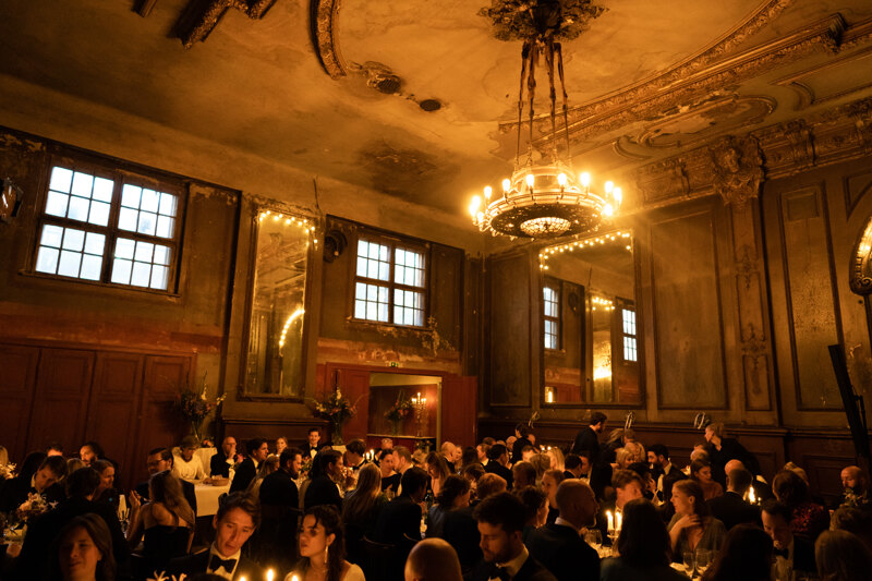 Wedding photography portfolio in Italy: Guests sit at guest tables at a wedding.