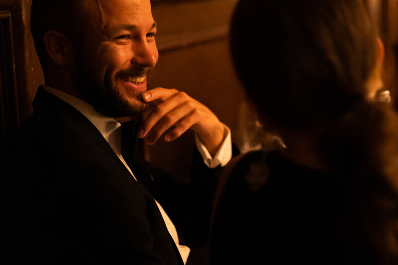 Wedding photography portfolio in Italy: Portrait of a man who smiles.