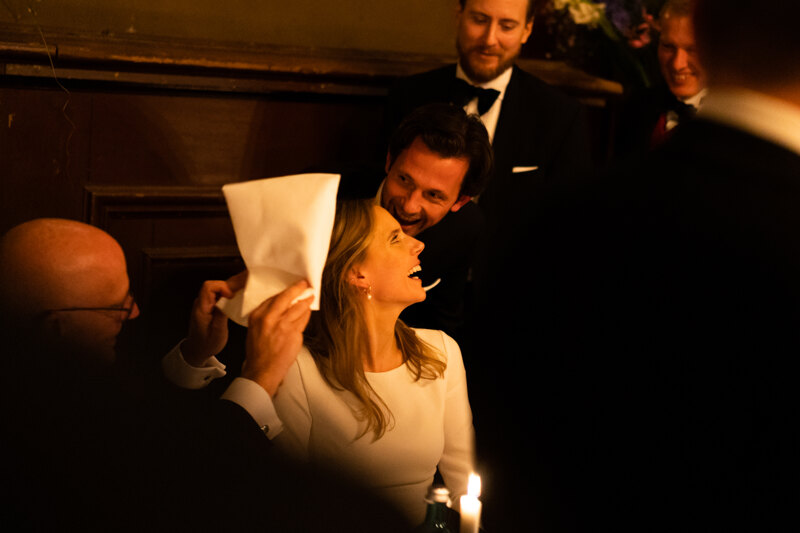Wedding photography portfolio in Italy: The bride smiles and has fun talking with guests