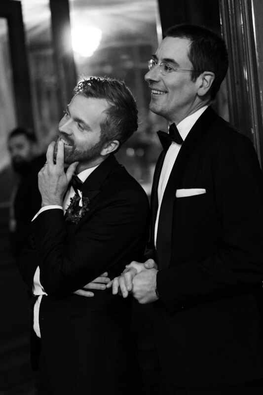 Wedding photography portfolio in Italy: Men with an interested look look away
