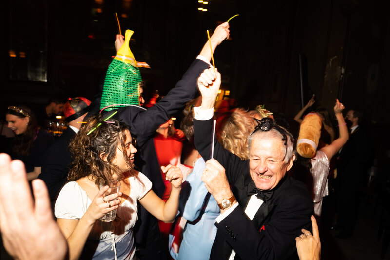 Wedding photography portfolio in Italy: Guests have fun and dance in the hall