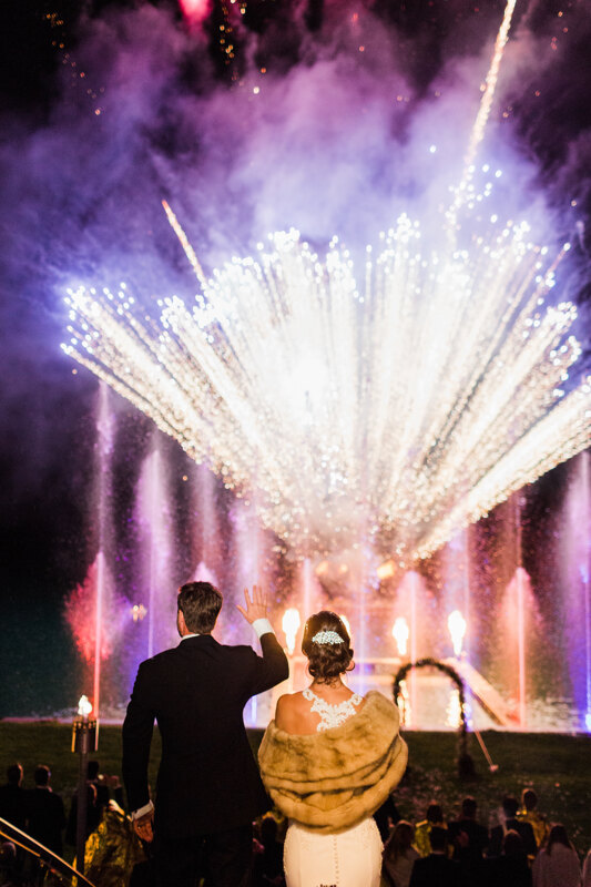  Wedding photography portfolio in Italy: The bride and groom, together with the guests, are delighted to see the festive fireworks show