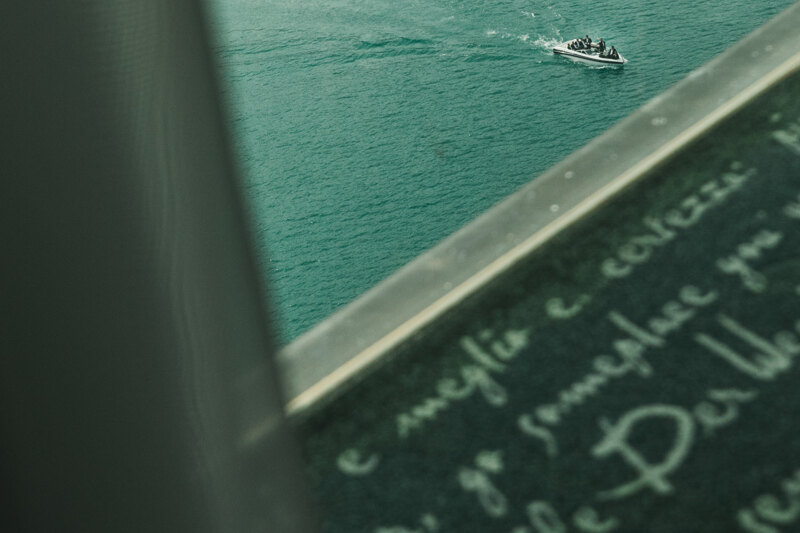 Wedding photography portfolio in Italy: The boat floats on the water of a mountain lake