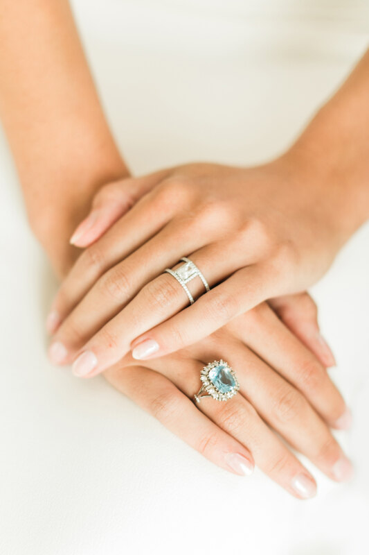 Wedding photography portfolio in Italy: Tender and fragile hands of the bride, whose fingers adorn two original rings