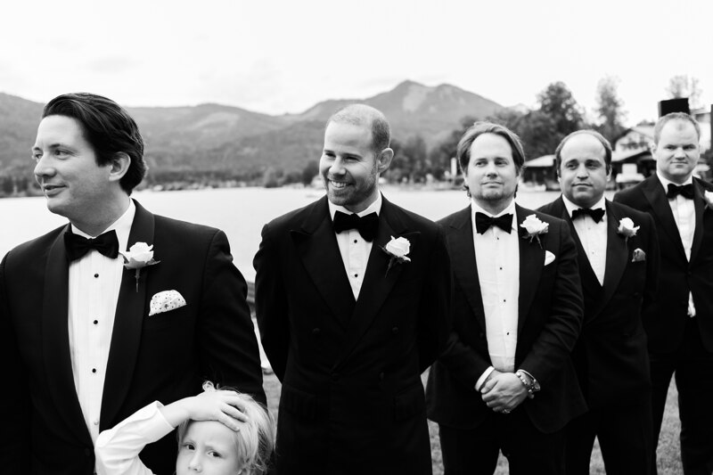 Wedding photography portfolio in Italy: Friends of the groom smile sincerely at the wedding ceremony