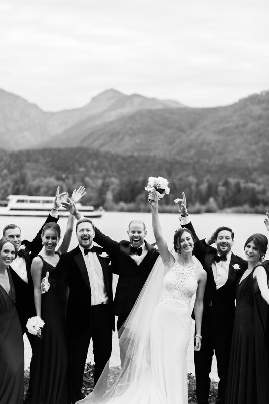 Wedding photography portfolio in Italy: The bride and groom take pictures with friends, having fun posing on camera