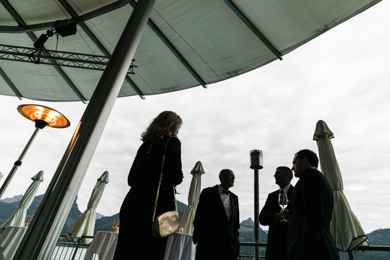 Wedding photography portfolio in Italy: Guests chatting on the hotel terrace