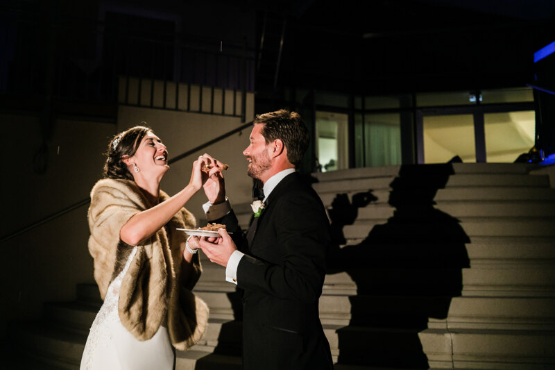 Wedding photography portfolio in Italy: The bride gives her fiance a wedding cake to try